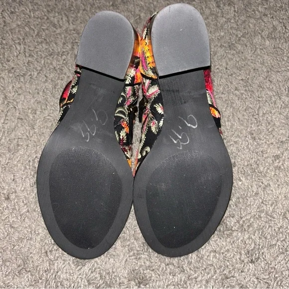 NWOT CROWN VINTAGE Floral Embroidered Ankle Boots - Picture 10 of 10